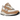 New Balance 992 MiUSA Sweet Caramel sneakers i vinklet profil med lysebrun ruskindsoverdel, hvide snørebånd og polstret mellemsål