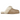 UGG Scuffette II Slipper Sand sneakers i en vinklet visning med beige ruskindsoverdel, blødt lammeuldsfor og en slidstærk gummisål