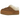UGG Tazzlita Slipper Chestnut sneakers i en vinklet profil med blødt kastanjebrunt ruskind, tykt plateau-design og varmt for i fåreskind.