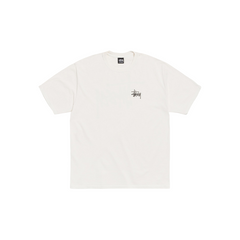 Stussy Tee Fog sneakers set forfra med grafisk logoprint på brystet og klassisk rund halsudskæring i blødt bomuldsmateriale