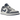 Air Jordan 1 Low Ashen Slate sneakers i sideprofil, der viser overdel i lysblå læder, hvide detaljer, snørebånd og et klassisk sort Swoosh-logo.