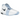 Nike LeBron Witness 8 UNC sneakers i en dynamisk vinkel med lyseblå overdel, hvid sål og synlige detaljer på snørebånd og hæl