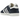 Adidas Gazelle Navy White sneakers set fra siden med marineblå ruskindsoverdel, hvide læderstriber og en klassisk hvid gummisål.