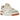 New Balance 550 Au Lait sneakers set fra siden med hvid læderoverdel, lysebrune ruskinddetaljer og matchende beige logo på siden