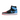 Air Jordan 1 Retro High NC to Chi sneakers i sideprofil med rød og blå læderkonstruktion, sort swoosh og hvide snørebånd.