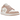 Air Jordan 1 Low Particle Beige sneakers i profil med beige læderoverdel, hvid mellemsål og lyserødt swoosh-logo på siden