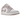 Air Jordan 1 Low Particle Rose sneakers set fra siden med lyserøde læderdetaljer, hvid mellemsål og ikonisk sort swoosh på siden.