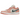 Air Jordan 1 Low Light Madder Root sneakers i profil med pink ruskindspaneler, hvide læderdetaljer, sort swoosh og hvid mellemsål.
