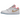 Air Jordan 1 Low SE White Sesame sneakers i profilvisning med cremefarvede læderdetaljer, hvid mellemsål og gummisål samt orange detaljer på hælen.