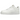 Nike Air Force 1 Low LX White Pendant sneakers set fra siden med hvid læderoverdel, matchende hvid sål og elegant guldfarvet vedhæng på snørebåndet