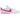 Nike Cortez Laser Fuchsia sneakers set fra siden med hvid overdel, fuchsia detaljer, ikonisk swoosh-logo og klassisk gummisål