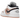 Air Jordan 1 Low White Light Madder Root sneakers set fra siden med hvid overdel, rosa overlays og ikonisk sort swoosh