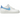 Nike Air Force 1 Low 82 Double Swoosh White Medium Blue sneakers set fra siden med hvid læderoverdel og lagdelte blå swoosh-logoer