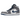 Air Jordan 1 Mid True Blue sneakers set fra siden med hvid læderbase, blå overlejringer, grå hæl og et sort Swoosh-logo.