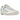 Air Jordan 2 Retro Low NC to Chi sneakers i profil med hvidt læder, rød hælkappe og kongeblå detaljer ved den teksturerede mellemsål.