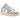 Air Jordan 1 Low SE Scalloped Edge Guava Ice sneakers i en vinklet profil med den lyserøde farvenuance, ruskindspaneler og dekorative takkede kanter.