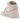 Air Jordan 1 Mid Pink Wash sneakers i profil, der viser pink læderdetaljer, hvide sidepaneler, snørebånd og den ikoniske sorte swoosh.