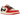 Air Jordan 1 Retro Low OG Trophy Room Rookie Card Away sneakers i en skrå profil med hvid læderbase, røde detaljer og det ikoniske vinge-logo