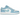 Air Jordan 1 Low SE Aquarius Blue sneakers set fra siden med lyseblå overdel i læder, grå detaljer og klassisk hvid mellemsål