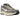 Nike P-6000 Flat Pewter sneakers set fra siden med lagdelt grå mesh og syntetiske overlejringer, matchende grå mellemsål og sort Nike swoosh