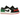 Air Jordan 1 Low Quai 54 sneakers i en skrå profil, der viser det hvide læderdesign, de geometriske detaljer og de flerfarvede paneler ved hælen