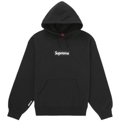 Supreme Box Logo Hooded Sweatshirt (FW25) Black sneakers i en frontvisning, der fremviser det ikoniske sorte box logo broderet på brystet.