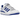 Adidas Forum Low White Royal Blue sneakers set fra siden med hvid læderoverdel, kongeblå detaljer og klassisk snøresystem samt ankelrem