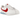 Nike Classic Cortez Forrest Gump sneakers i profil med hvid læderoverdel, ikonisk rød Swoosh og den klassiske stribede mellemsål i hvid og rød