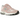 New Balance 2002R Pink Sand sneakers i profil med overdel i lyserød ruskind, mesh-detaljer, N-logo på siden og komfortabel dæmpet mellemsål