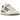 Adidas Forum 84 Low Off White Silver Pebble sneakers i vinkel, med off-white læderoverdel, sølvfarvede detaljer og klassisk hvid mellemsål.