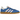 Adidas Handball Spezial Blue Better Scarlet sneakers i en vinklet visning med blå ruskindsoverdel, røde læderdetaljer og en klassisk brun gummisål
