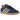 Adidas Gazelle Night Indigo Wonder Taupe sneakers set fra siden med mørkeblå ruskindsoverdel, beige 3-striber og klassisk gummisål.