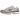 Nike P-6000 Silver Burgundy Plum Chalk sneakers set fra siden med sølvfarvet mesh-overdel, burgunder detaljer og hvide snørebånd på en gummisål