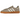 Adidas Handball Spezial Chalky Brown sneakers set fra siden med en lysebrun overdel i ruskind, mørkebrune læderdetaljer og klassisk gummisål.