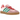 Adidas Gazelle Indoor Pink Velvet sneakers set fra siden med rosa fløjlsoverdel, hvide snørebånd, tre striber og klassisk gummisål