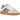 Adidas Handball Spezial Alumina Collegiate Green sneakers i skrå vinkel med beige ruskind, grønne striber og en klassisk brun gummisål