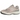 New Balance 2002R Orb Pink sneakers i sideprofil, med lyserød overdel i ruskind, mesh-detaljer og en stødabsorberende hvid og grå mellemsål.