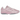 New Balance 204L Pastel Pink sneakers i sideprofil, der viser den lyserøde farveskala, læderpaneler, klassisk NB-logo og hvid sål