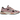 New Balance 991v2 MiUK Pink Mauve sneakers set fra siden med lyserødt ruskinds-overdel, grå detaljer og en hvid støddæmpende mellemsål